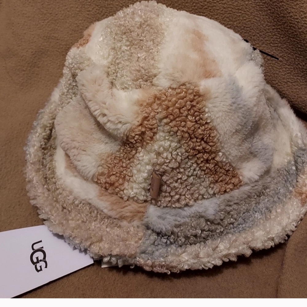 NWT UGG Women's Frankie Fluff Topa Hat - Picture 2 of 3